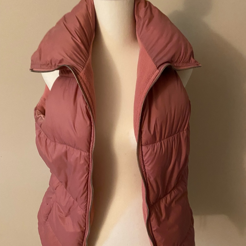 NWOT Old Navy Puffer Vest